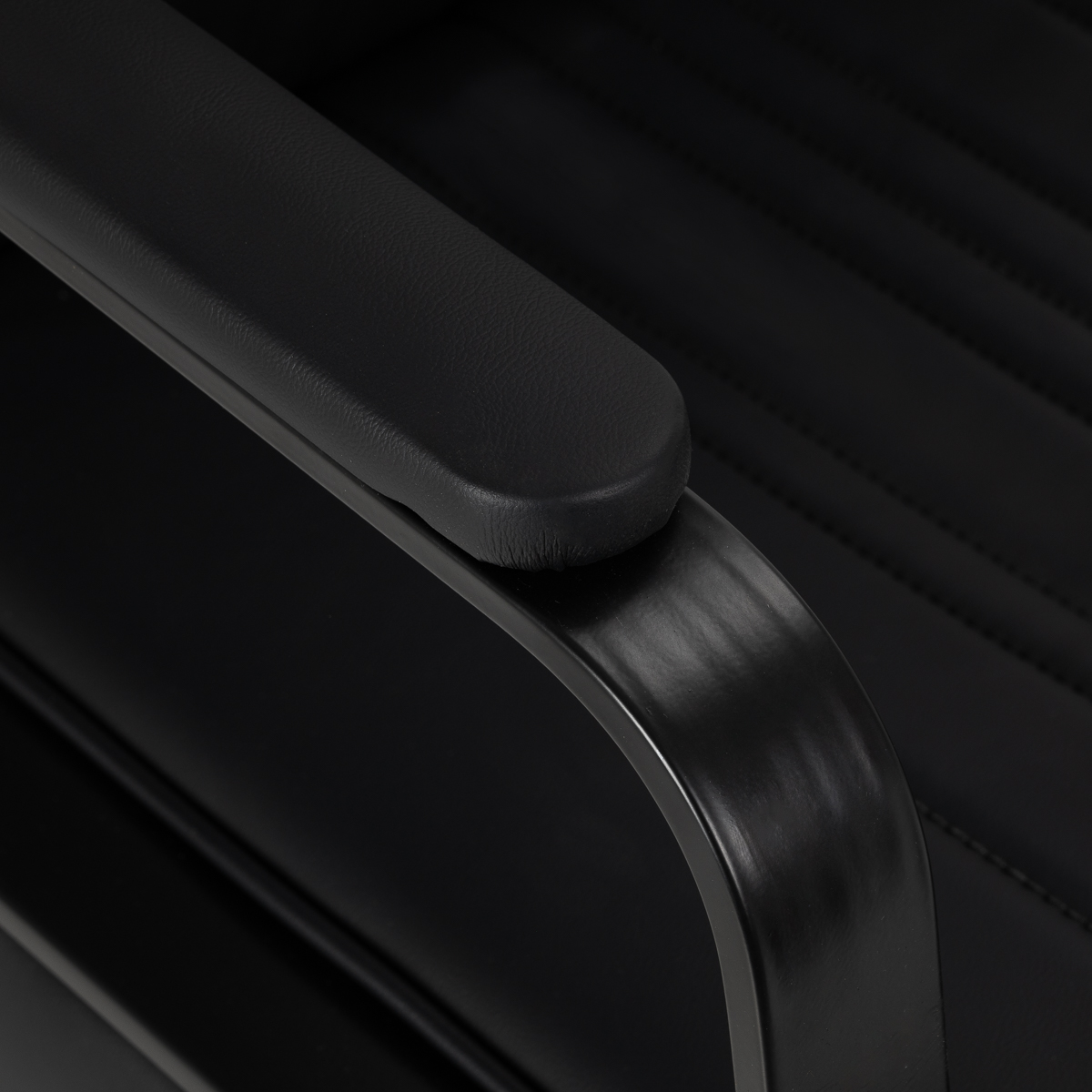 Omega Friseurstuhl Luna schwarz – Hydraulische Höhenverstellung