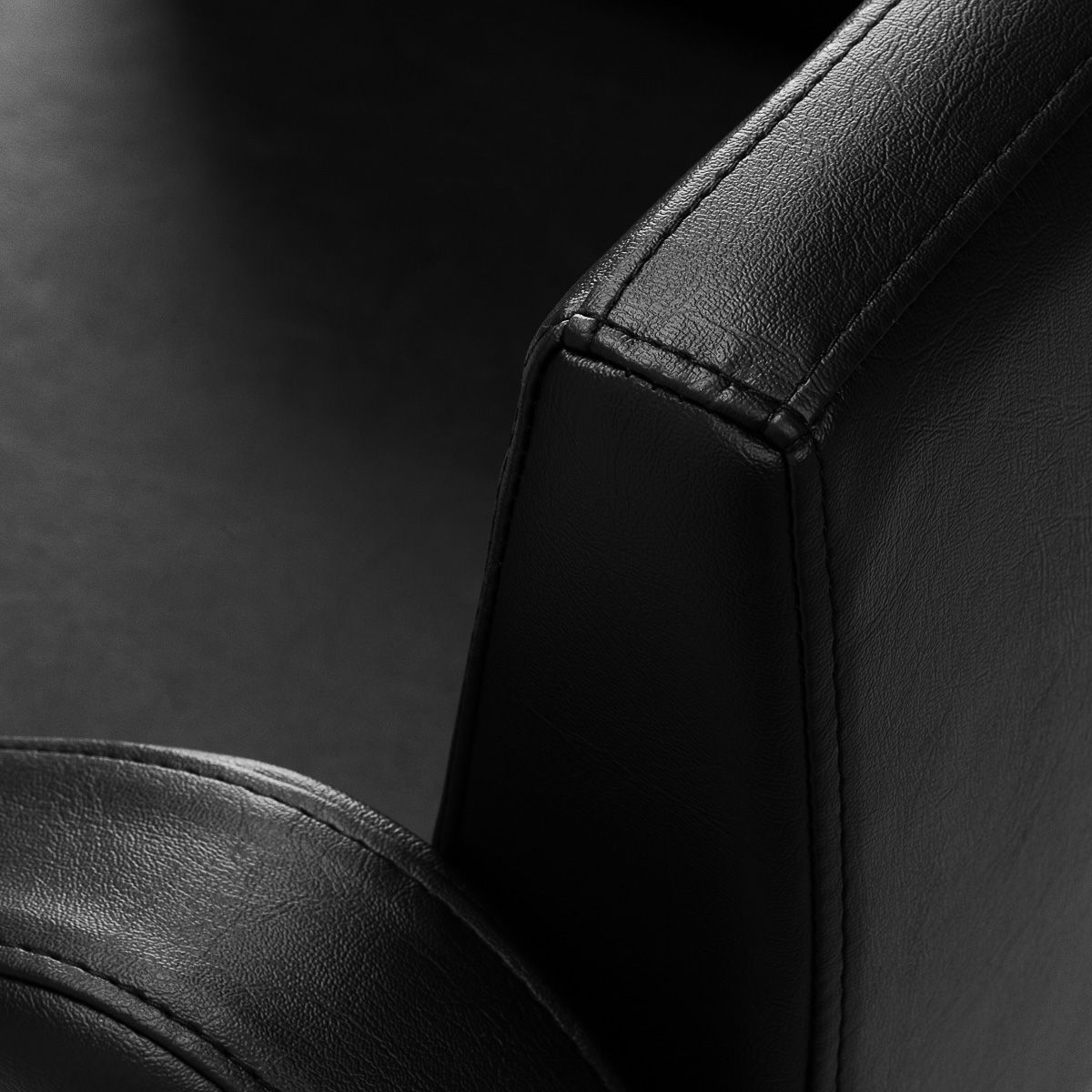 Gabbiano Friseurstuhl Sevilla Schwarz – Professioneller Salon-Stuhl mit ergonomischem Design