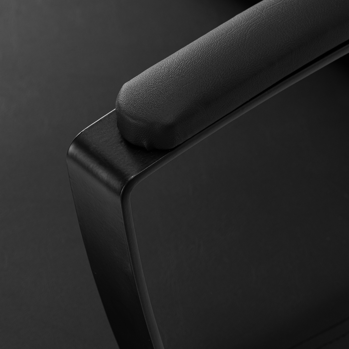 Hair System Friseurwaschplatz Edge Noir Schwarz – Minimalistisch