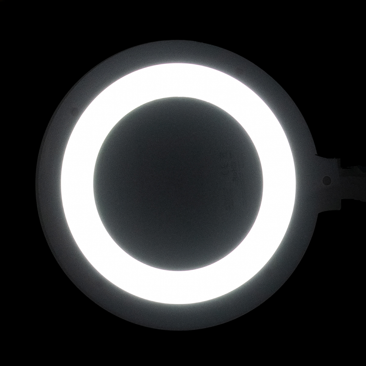 Elegante Lupenleuchte 6031 mit 60 SMD-LEDs Stativ